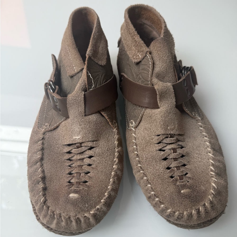 OTBT Brown Moccasin Boots with Straps. Great condition. 7 1/2. Comfy and stylish
